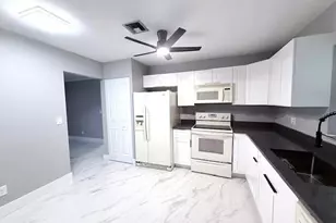 944 Savannas Point Dr, Fort Pierce, FL 34982 - Photo 7