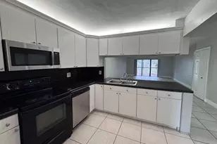 193 Lakeview Dr, Weston, FL 33326 - Photo 5