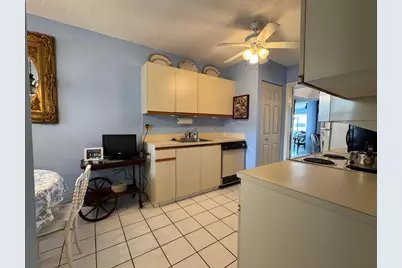 6768 N 10th Avenue N #303, Lake Worth, FL 33467 - Photo 11