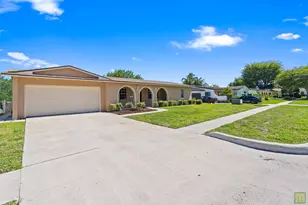 260 Lake Dr, Coconut Creek, FL 33066 - Photo 3