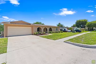 260 Lake Drive, Coconut Creek, FL 33066 - Photo 3