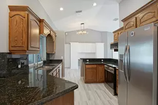 6800 NW Hogate Cir, Port Saint Lucie, FL 34983 - Photo 9