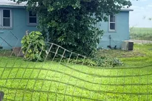 210 SW 12th Ave SW, South Bay, FL 33493 - Photo 3