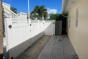327 S Ocean Breeze Dr, Lake Worth Beach, FL 33460 - Photo 11