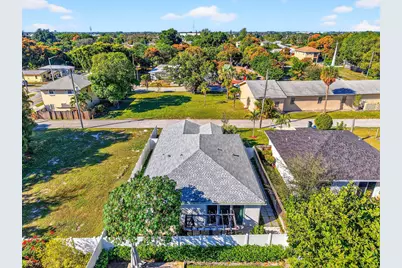 341 Oak Alley, Delray Beach, FL 33444 - Photo 3