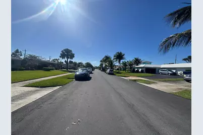 521 E Redwood Drive, Lake Park, FL 33403 - Photo 23