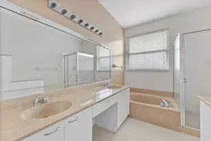 15350 NW 6th Ct, Pembroke Pines, FL 33028 - Photo 17