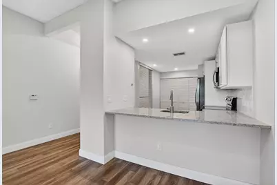 7472 La Paz Boulevard #304, Boca Raton, FL 33433 - Photo 9