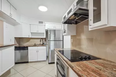 2878 Donnelly Drive #106, Lake Worth, FL 33462 - Photo 9