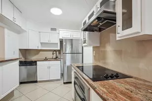 2878 Donnelly Dr, Lake Worth, FL 33462 - Photo 9