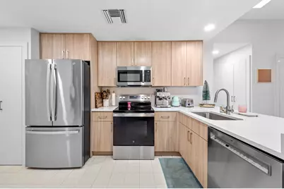 7460 La Paz Boulevard #304, Boca Raton, FL 33433 - Photo 5