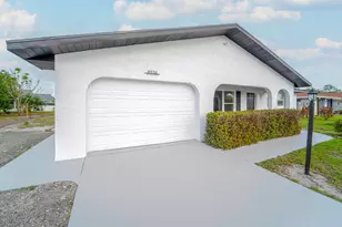2538 SE Price Ct, Port Saint Lucie, FL 34984 - Photo 13