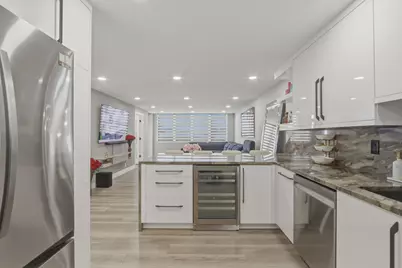 6039 Collins Avenue #609, Miami Beach, FL 33140 - Photo 5