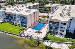 1516 S Lakeside Dr, Lake Worth, FL 33460 - Photo 1