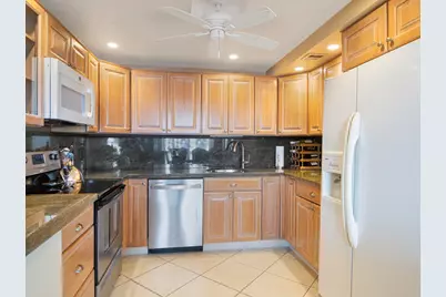 305 Wellington D, West Palm Beach, FL 33417 - Photo 3