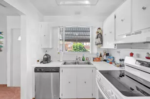 450 SE 7th St, Dania Beach, FL 33004 - Photo 13