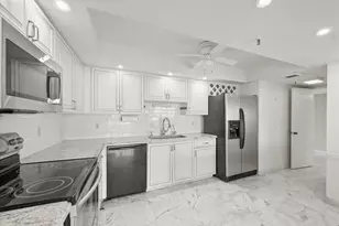 2480 Presidential Way, West Palm Beach, FL 33401 - Photo 13