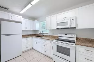 235 Lake Dora Dr, West Palm Beach, FL 33411 - Photo 3