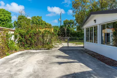 113 SE 8th Avenue, Boynton Beach, FL 33435 - Photo 3