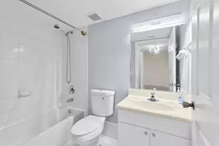 7850 NW 6th St, Pembroke Pines, FL 33024 - Photo 9