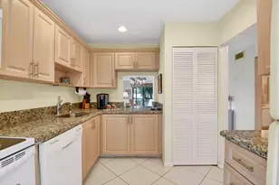 10 Southport Ln, Boynton Beach, FL 33436 - Photo 11
