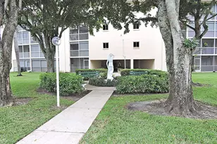 300 Village Green Cir S, Palm Springs, FL 33461 - Photo 25