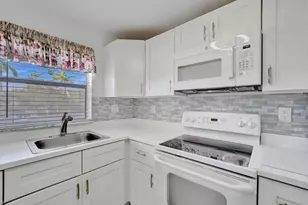 9421 Sunrise Lakes Blvd, Sunrise, FL 33322 - Photo 11