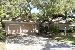1027 Mangrove Ln, Vero Beach, FL 32963 - Photo 1