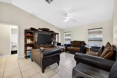 925 SW 11th St Street SW, Vero Beach, FL 32962 - Photo 3