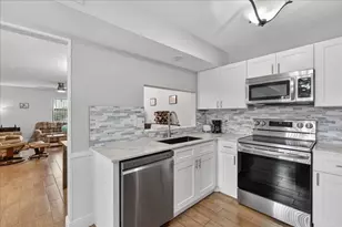 7633 Tahiti Ln, Lake Worth, FL 33467 - Photo 9