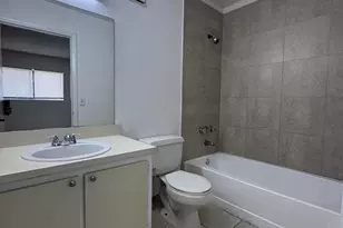 417 E Palm Cir Circle E, Pembroke Pines, FL 33025 - Photo 7