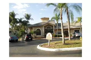 417 E Palm Cir Circle E, Pembroke Pines, FL 33025 - Photo 1