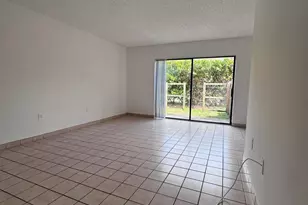 417 E Palm Cir Circle E, Pembroke Pines, FL 33025 - Photo 7