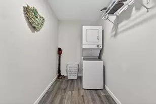 211 Lake Dora Dr, West Palm Beach, FL 33411 - Photo 9