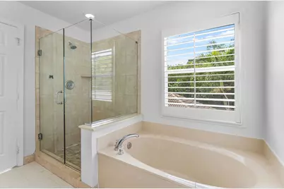 8058 Murano Circle, Palm Beach Gardens, FL 33418 - Photo 19