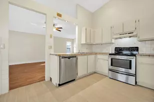 1011 SW 134th Ave, Davie, FL 33325 - Photo 11