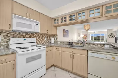 5842 Crystal Shores Drive #302, Boynton Beach, FL 33437 - Photo 13