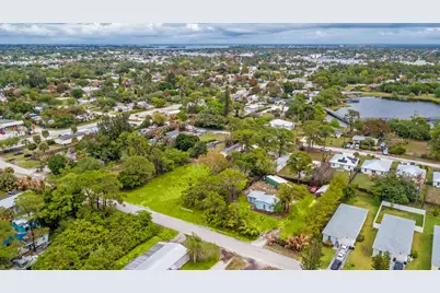 5167 SE Isabelita Avenue SE, Stuart, FL 34997 - Photo 5