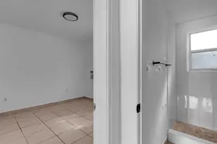 420 NW 10th St, Miami, FL 33136 - Photo 9