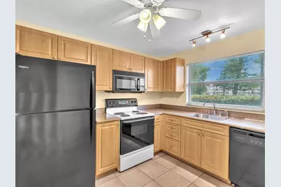 9301 Sunrise Lakes Boulevard, Sunrise, FL 33322 - Photo 21