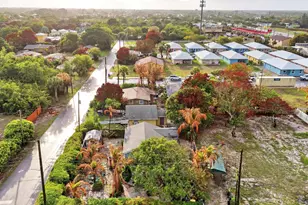 8160 SE Washington Ave, Hobe Sound, FL 33455 - Photo 11