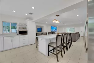 2633 NE 3rd Ave, Wilton Manors, FL 33334 - Photo 9