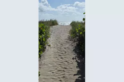 1070 Del Harbour Drive, Delray Beach, FL 33483 - Photo 3