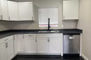 838 SE Proctor Ln, Port Saint Lucie, FL 34983 - Photo 5