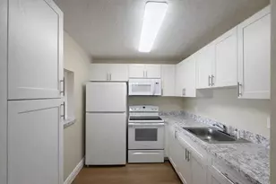 700 Village Green Ct, Palm Springs, FL 33461 - Photo 7