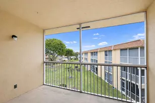 700 Village Green Ct, Palm Springs, FL 33461 - Photo 17