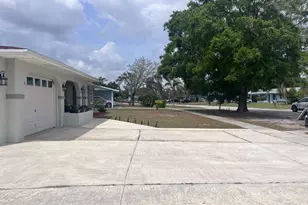 262 NE Floresta Dr, Port Saint Lucie, FL 34983 - Photo 3