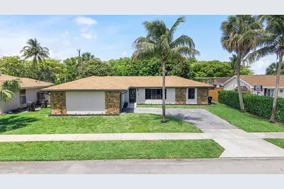 1820 N 17th Ct Court N, Lake Worth Beach, FL 33460 - Photo 1