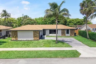 1820 N 17th Ct Ct N, Lake Worth Beach, FL 33460 - Photo 1