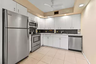 1034 Rexford B, Boca Raton, FL 33434 - Photo 9